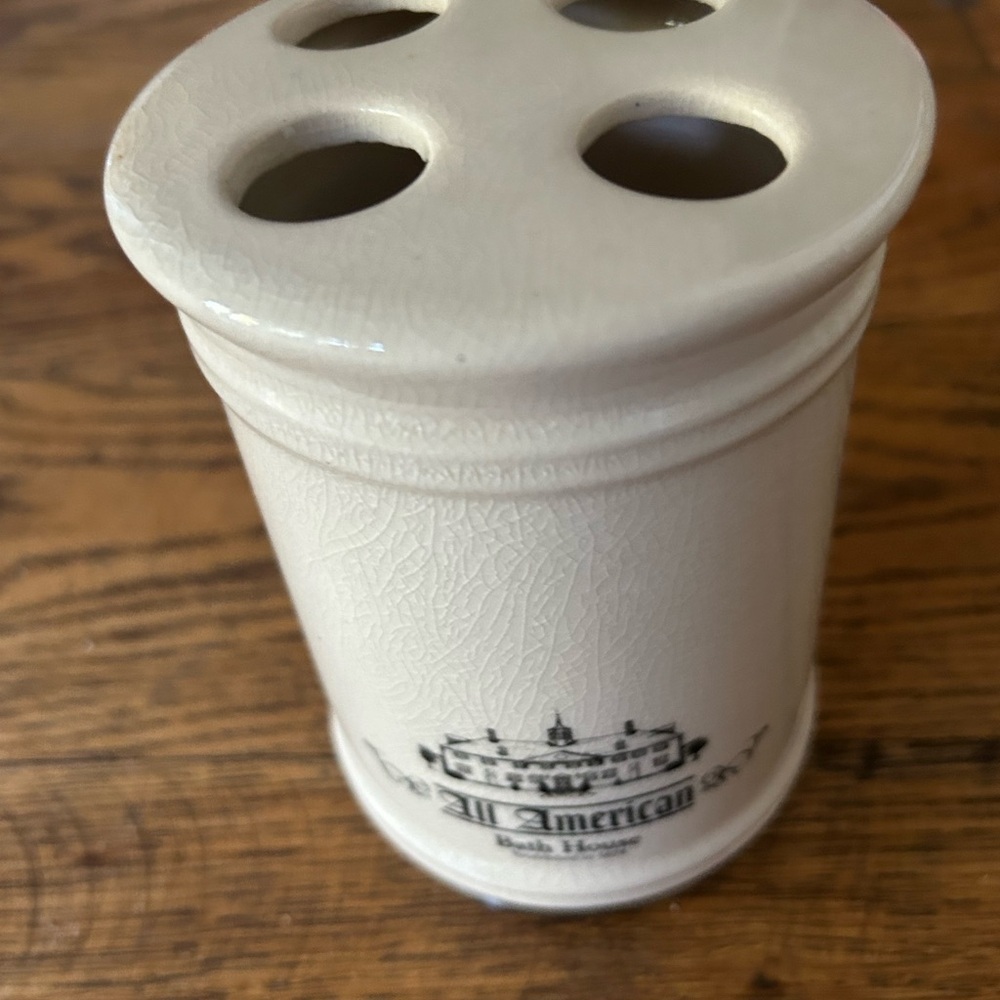 NWT Toothbrush Holder - Picture 2 of 8